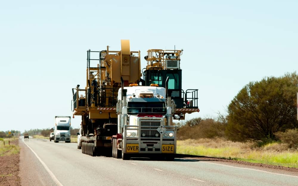 Top 7 Things to Consider Before Hiring Heavy Haulage Services